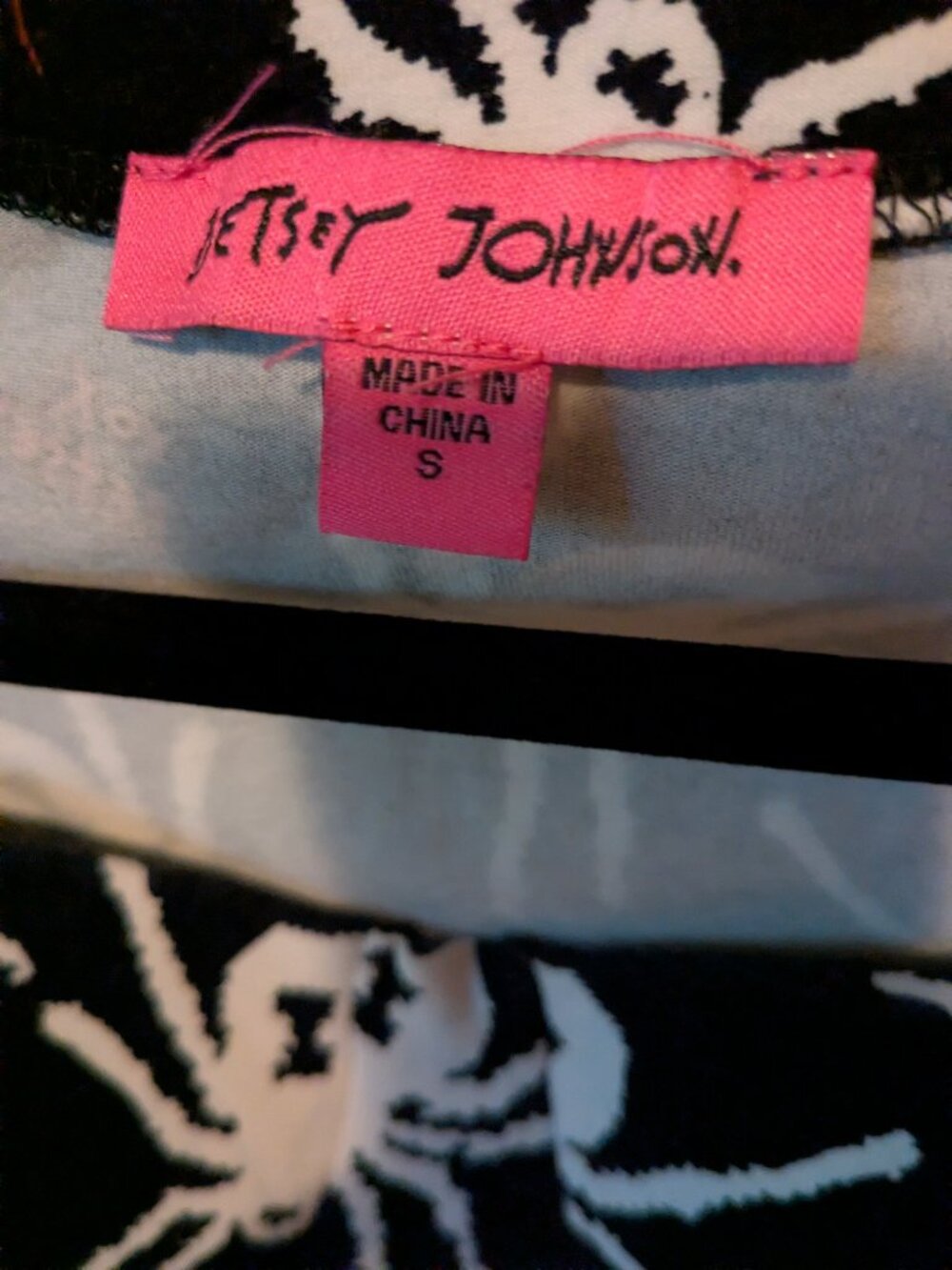 Betsey Johnson Spider Print Top - Picture 4 of 4